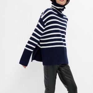 GAP Relaxed Navy & White Striped 24/7 Split Hem Cowl Turtleneck Sweater Small